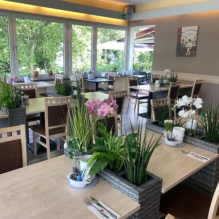 Hotell Am Westend 3*