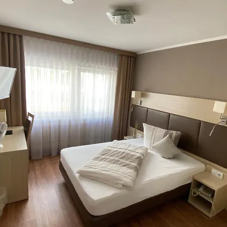 Hotell Am Westend 3*