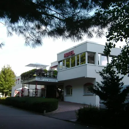 Am Westend 3*