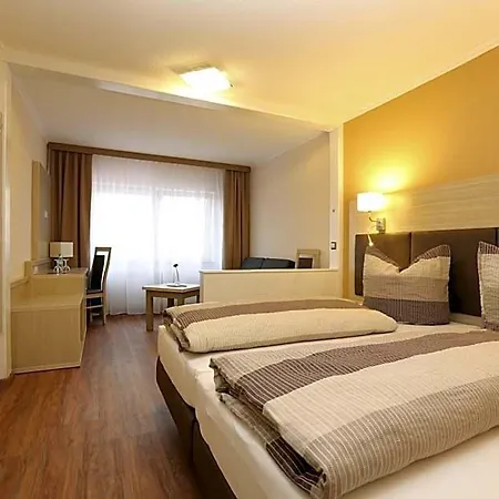 Hotel Am Westend 3*